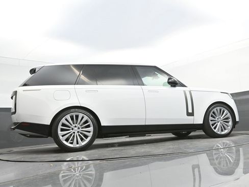 New 2025 Land Rover Range Rover Long Wheelbase SE image 40