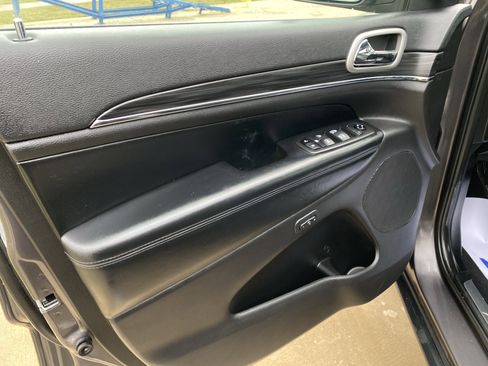 Used 2021 Jeep Grand Cherokee Limited image 14