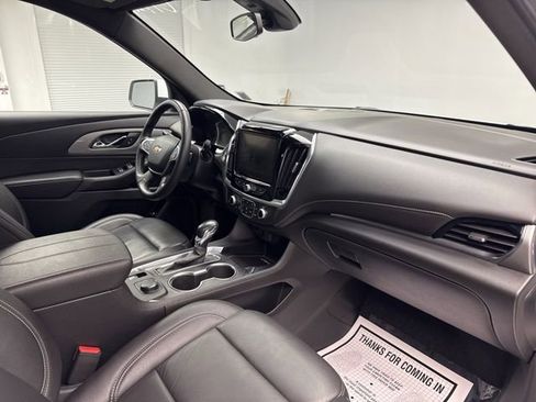 Used 2022 Chevrolet Traverse LT image 13