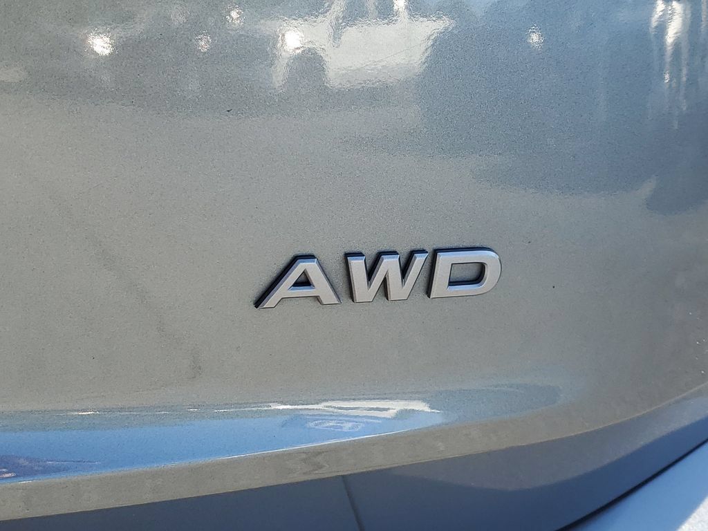 Used 2024 Nissan Rogue S AWD/4WD image 8