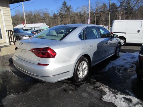 Used 2017 Volkswagen Passat 1.8T S image 5
