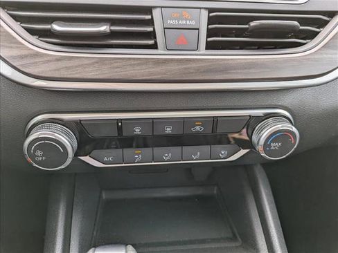 Used 2025 Nissan Altima 2.5 SV image 19