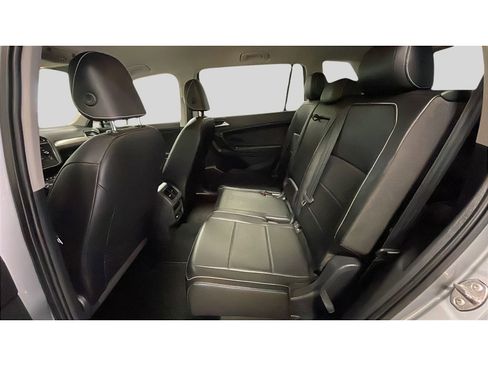 Used 2021 Volkswagen Tiguan SE image 14