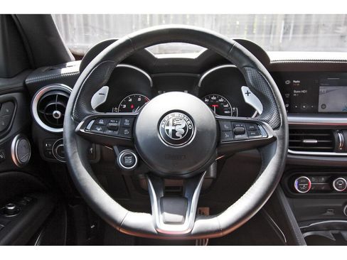 Used 2023 Alfa Romeo Stelvio Veloce AWD/4WD image 16
