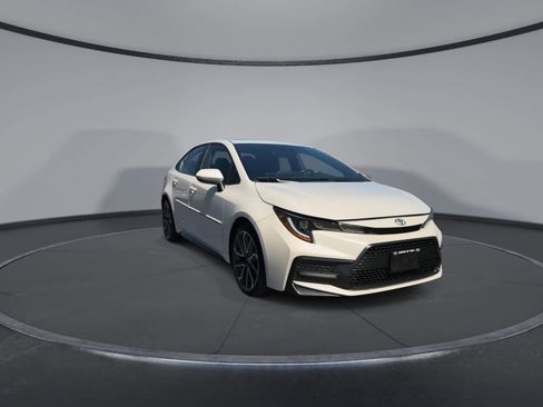 Used 2020 Toyota Corolla XSE image 2