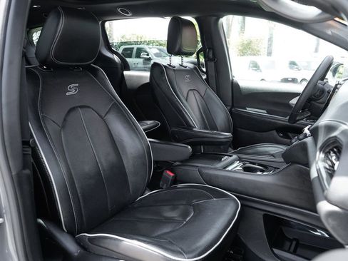 Used 2022 Chrysler Pacifica Limited w/ S Appearance Package FWD image 41