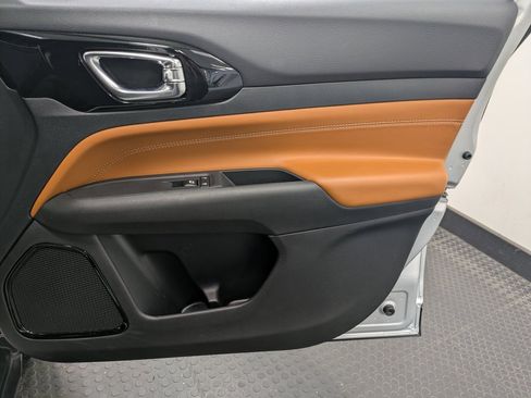 Used 2024 Jeep Compass Limited image 27