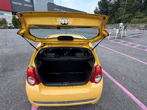 Used 2011 Chevrolet Aveo5 LT w/ Power and Convenience Package image 10