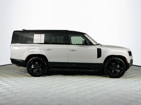 New 2026 Land Rover Defender 130 X-Dynamic SE image 4