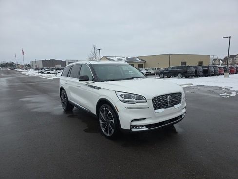 Used 2022 Lincoln Aviator Reserve w/ Equipment Group 201A image 3
