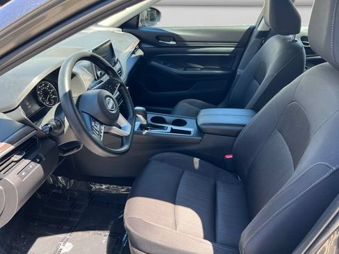 Used 2025 Nissan Altima 2.5 SV FWD image 10