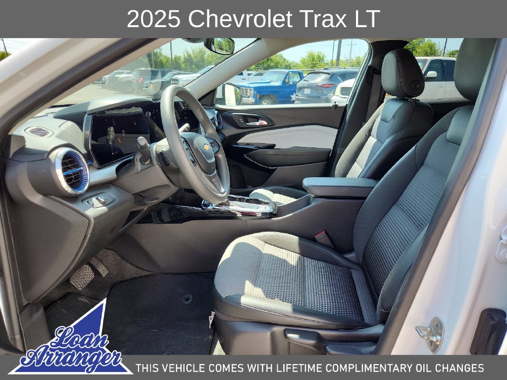 Used 2025 Chevrolet Trax LT FWD image 23