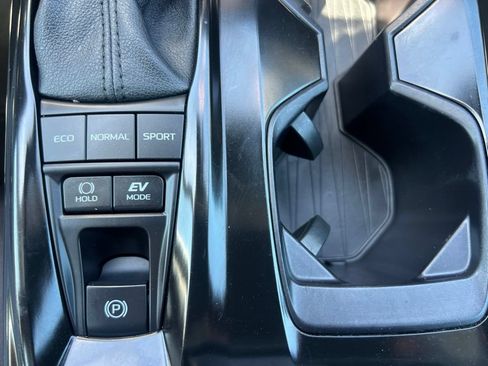 Used 2025 Toyota Camry LE FWD image 66