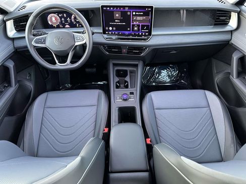 New 2026 Volkswagen Tiguan SE image 11