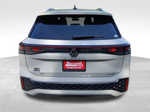New 2026 Volkswagen Tiguan SEL R-Line AWD/4WD image 4