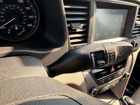 Used 2017 Hyundai Elantra SE FWD image 14