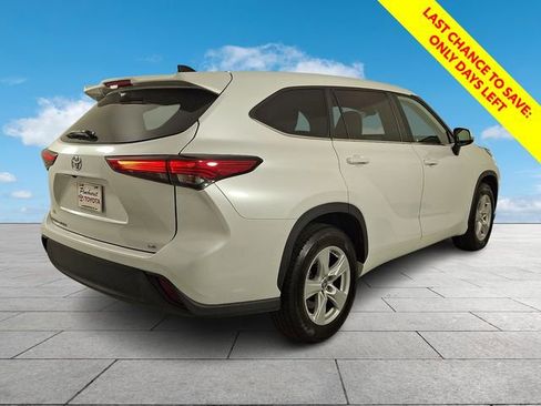 Used 2023 Toyota Highlander LE FWD image 8