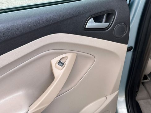 Used 2013 Ford C-MAX SEL FWD image 16