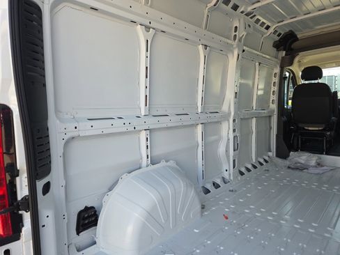 New 2026 RAM ProMaster 2500 w/ Quick Order Package 22G SLT image 8