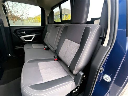 Used 2020 Nissan Titan SV w/ SV Convenience Package image 18
