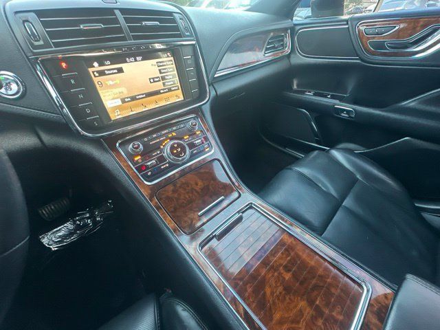 Used 2017 Lincoln Continental Select w/ Climate Package AWD/4WD image 16