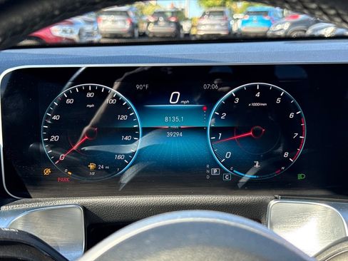 Used 2021 Mercedes-Benz GLB 250 4MATIC image 32