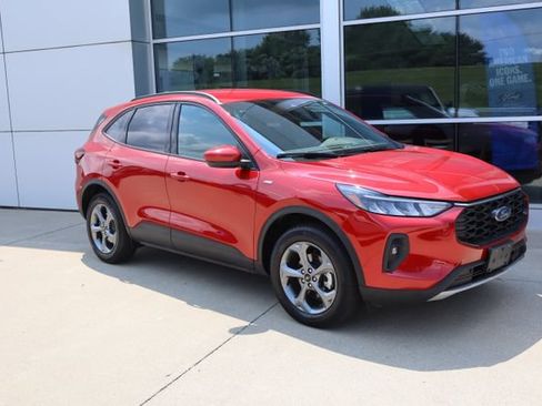 Certified 2025 Ford Escape ST-Line Select AWD/4WD image 7