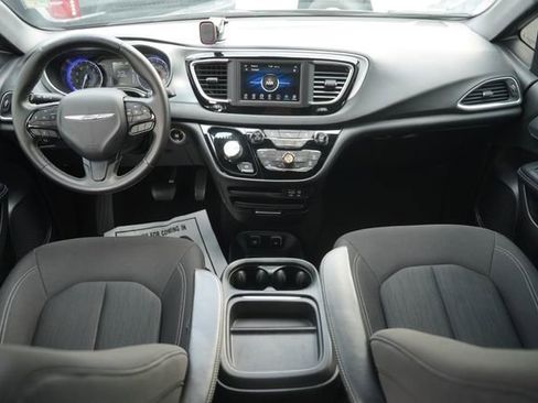 Used 2019 Chrysler Pacifica Touring Plus w/ S Appearance Package FWD image 23