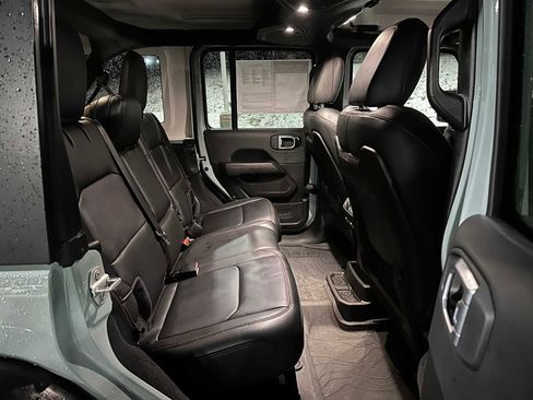 Used 2024 Jeep Wrangler Unlimited Rubicon w/ Capability Package image 12