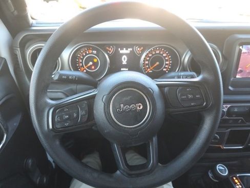 Used 2023 Jeep Gladiator Sport image 15