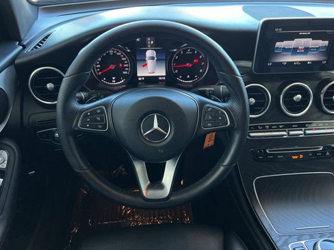 Used 2019 Mercedes-Benz GLC 300 4MATIC image 15