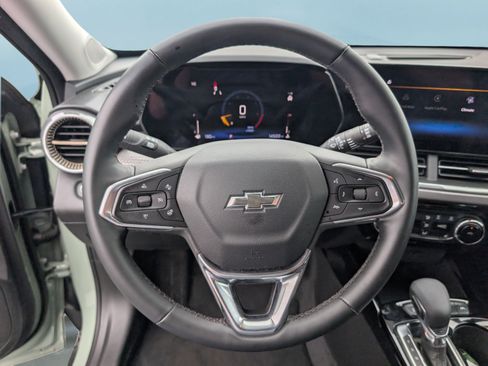 Used 2025 Chevrolet Trax ACTIV w/ Driver Confidence Package FWD image 20