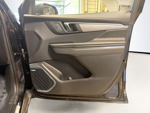 Used 2025 Buick Enclave Preferred image 33