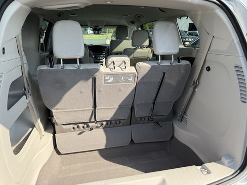 Used 2021 Chrysler Pacifica Touring-L w/ Premium & Safety Sphere Group AWD/4WD image 17