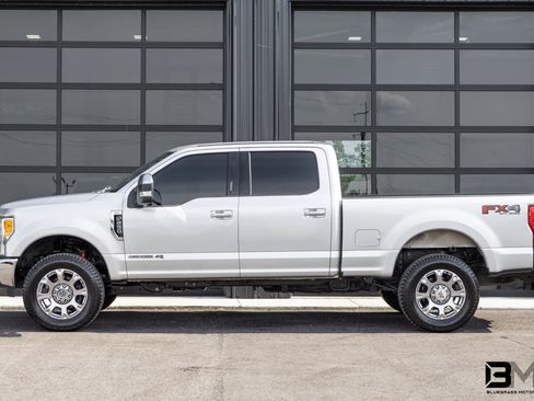 Used 2017 Ford F250 XLT w/ XLT Premium Package AWD/4WD image 4