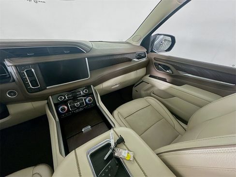 Used 2023 GMC Yukon XL Denali image 11