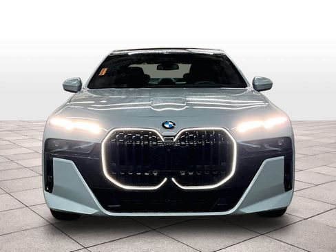 Certified 2025 BMW 760i xDrive AWD/4WD image 3