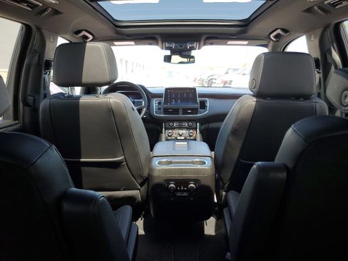 Used 2024 Chevrolet Suburban Z71 w/ Luxury Package AWD/4WD image 39