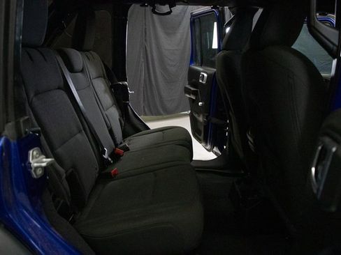 Used 2018 Jeep Wrangler Unlimited Sport image 17