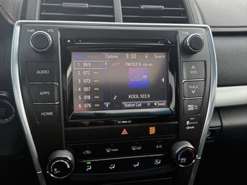 Used 2016 Toyota Camry SE image 23