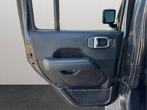 Used 2018 Jeep Wrangler Unlimited Sahara image 30