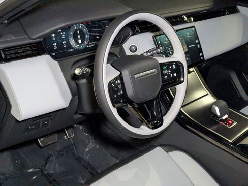 New 2026 Land Rover Range Rover Velar Dynamic SE image 3