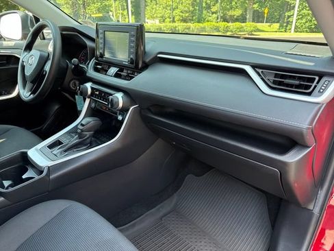 Used 2021 Toyota RAV4 LE AWD/4WD image 26