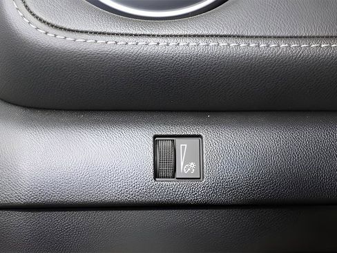 Used 2023 Chevrolet Colorado LT w/ LT Convenience Package image 24