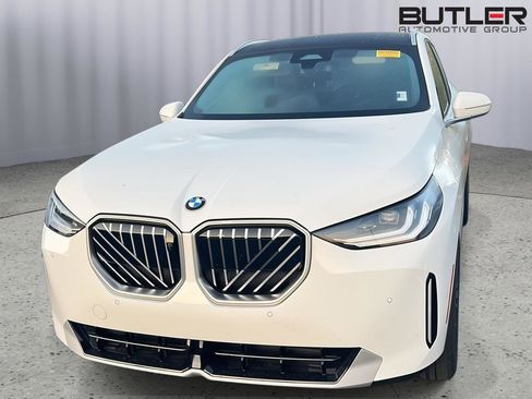 Used 2025 BMW X3 xDrive30i w/ Premium Package image 3