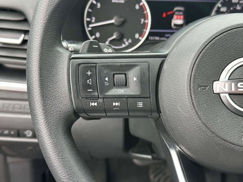Used 2023 Nissan Rogue S image 19