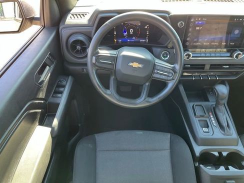 Used 2023 Chevrolet Colorado W/T image 10