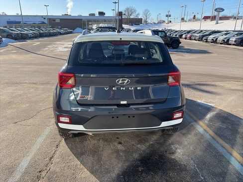 Used 2025 Hyundai Venue Limited image 6