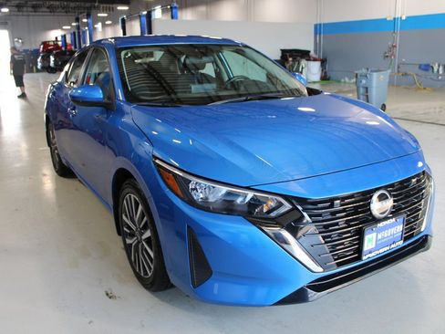 Used 2025 Nissan Sentra SV FWD image 3