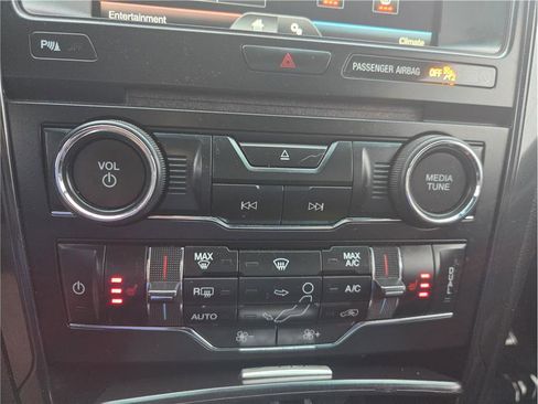 Used 2016 Ford Explorer XLT w/ Equipment Group 202A image 19